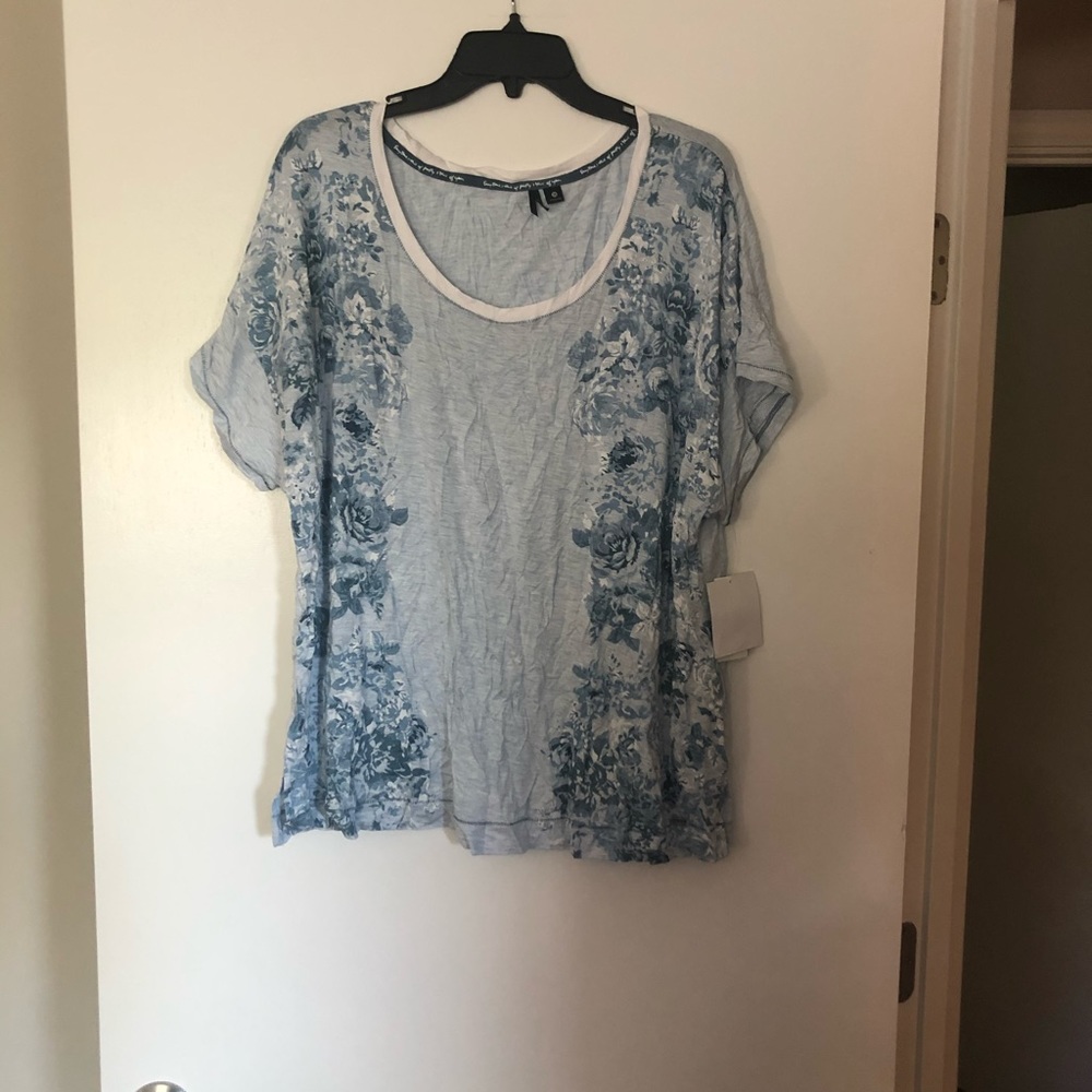 NWT Kensie floral tee